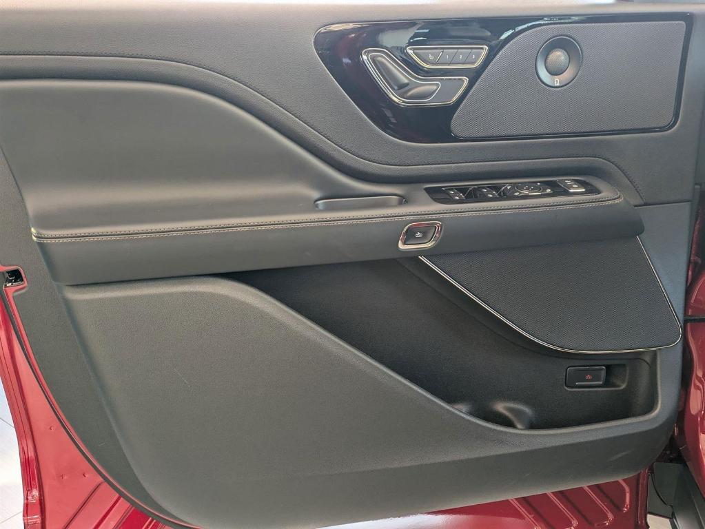 new 2025 Lincoln Aviator car, priced at $75,625
