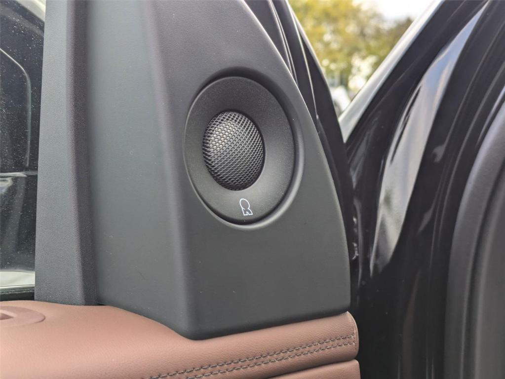 new 2025 Lincoln Navigator car, priced at $99,275