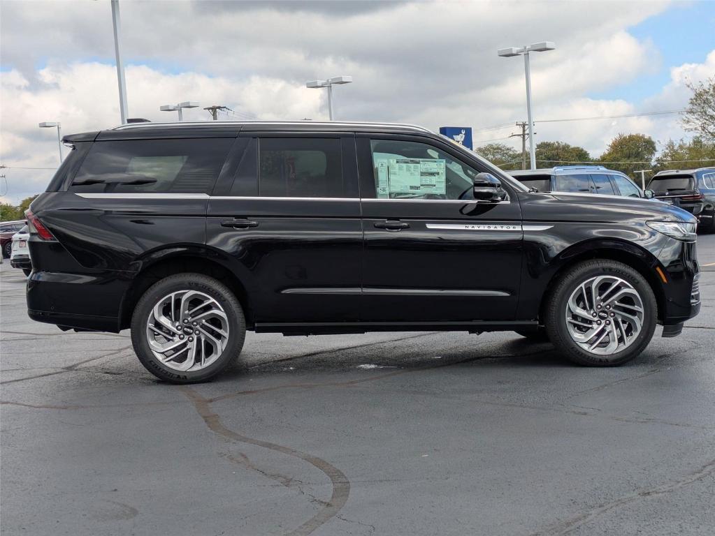 new 2025 Lincoln Navigator car, priced at $99,275