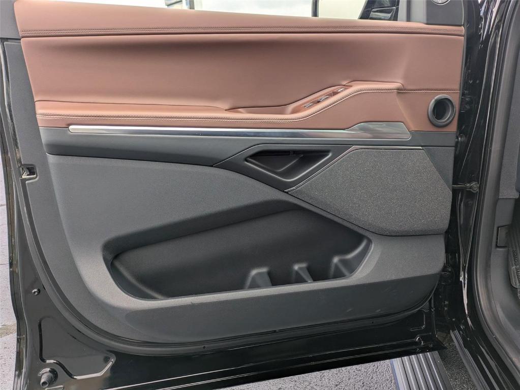 new 2025 Lincoln Navigator car, priced at $99,275