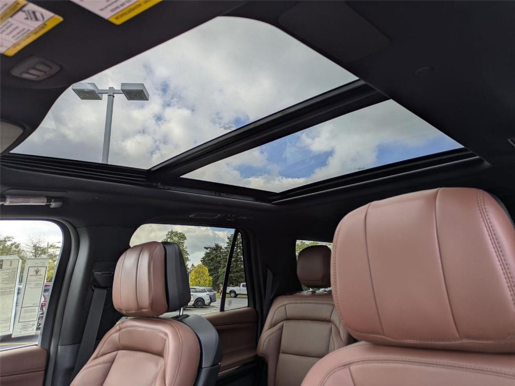 new 2025 Lincoln Navigator car, priced at $99,275