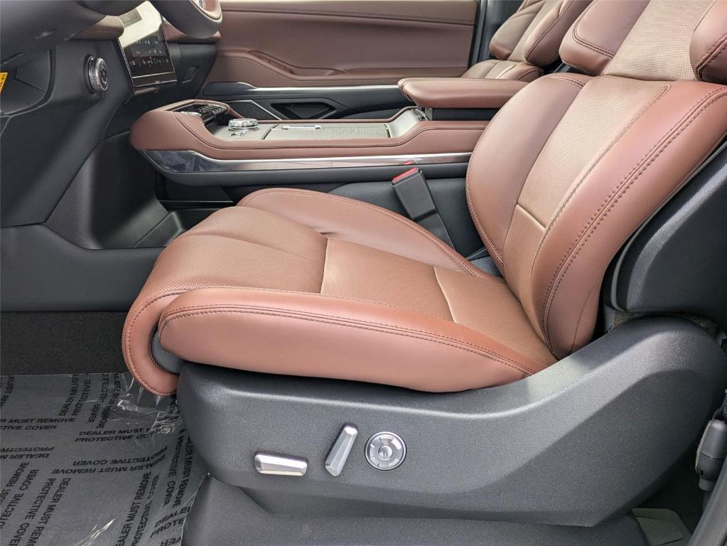 new 2025 Lincoln Navigator car, priced at $99,275