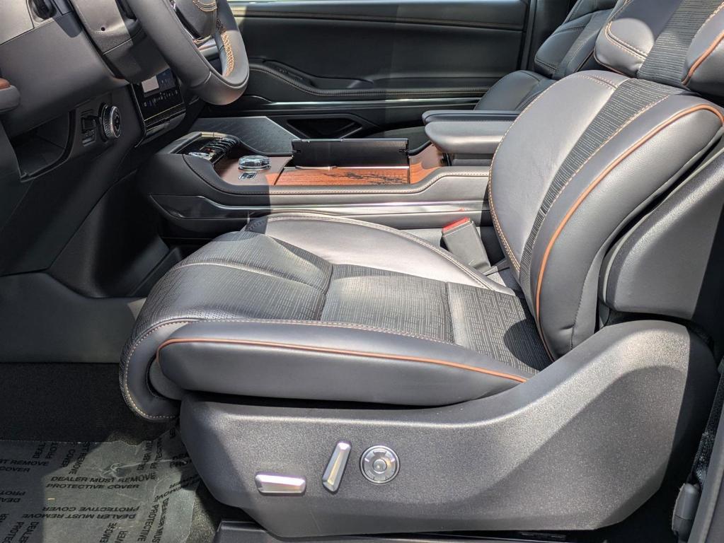new 2025 Lincoln Navigator L car, priced at $125,225