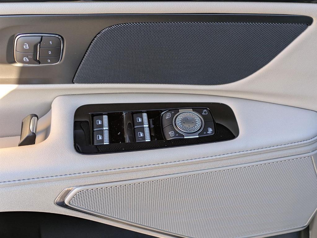 new 2025 Lincoln Nautilus car, priced at $56,380