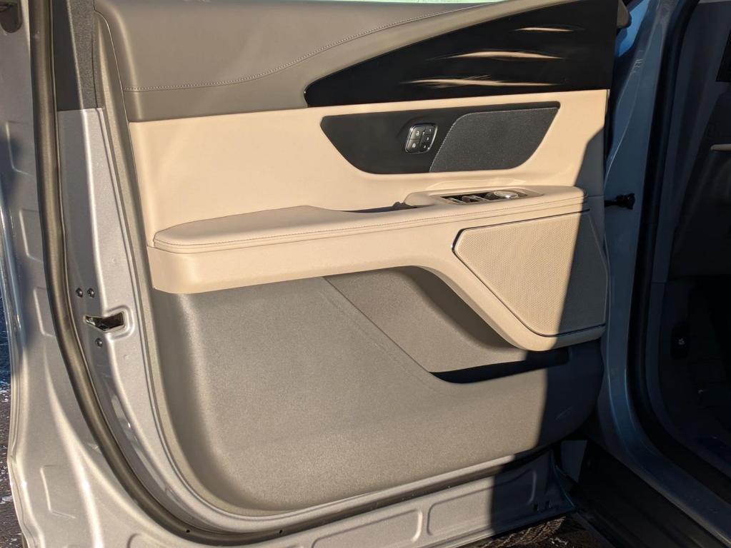 new 2025 Lincoln Nautilus car, priced at $56,380
