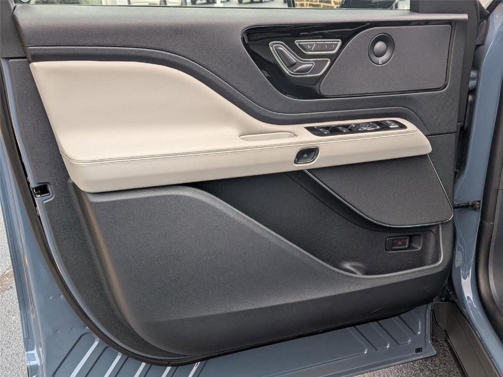 new 2025 Lincoln Aviator car, priced at $65,901