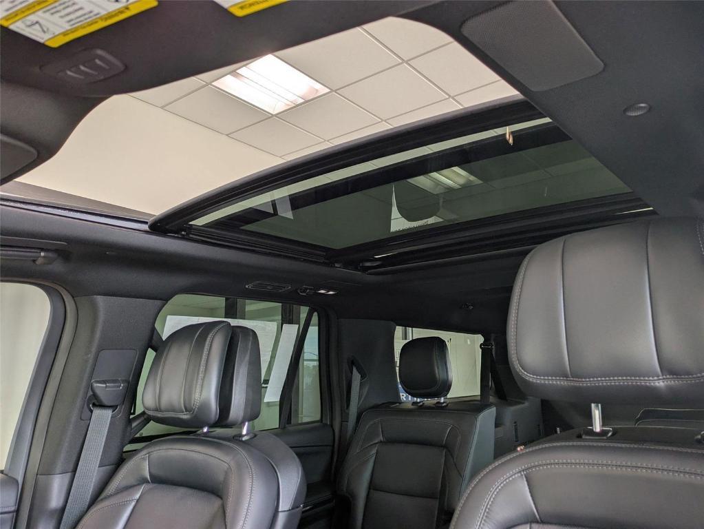 new 2025 Lincoln Navigator L car, priced at $106,755