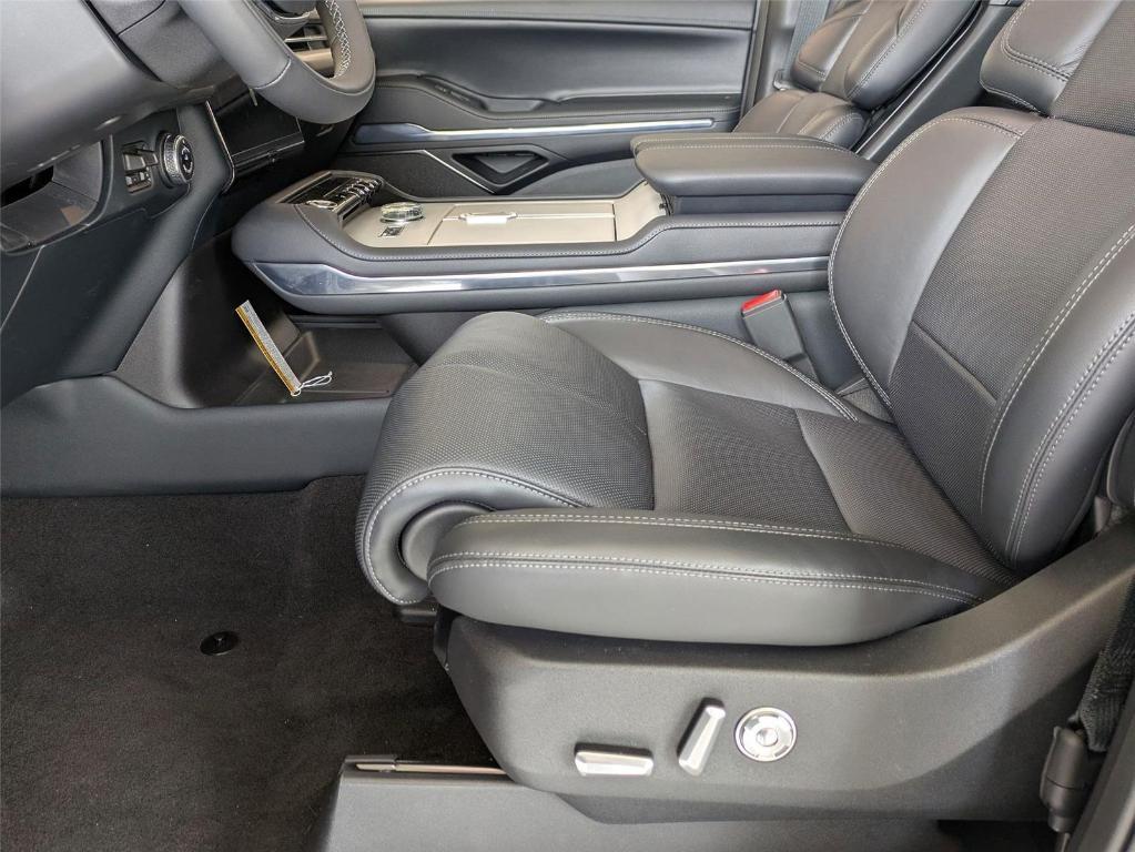 new 2025 Lincoln Navigator L car, priced at $106,755