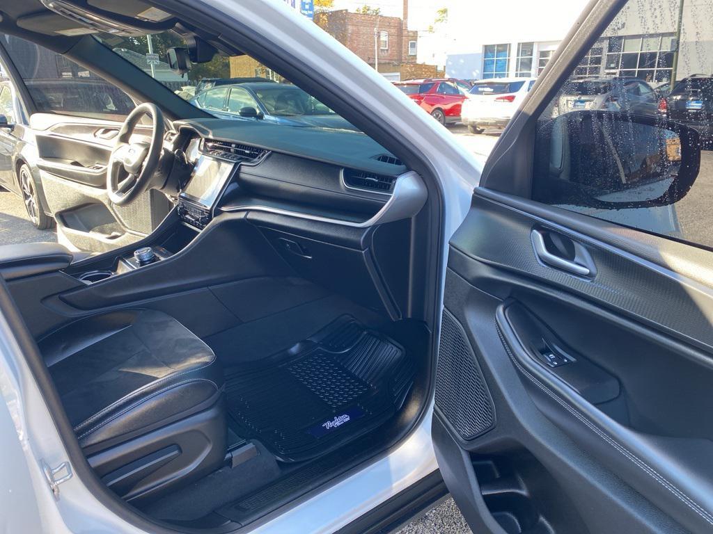 used 2024 Jeep Grand Cherokee car, priced at $28,490