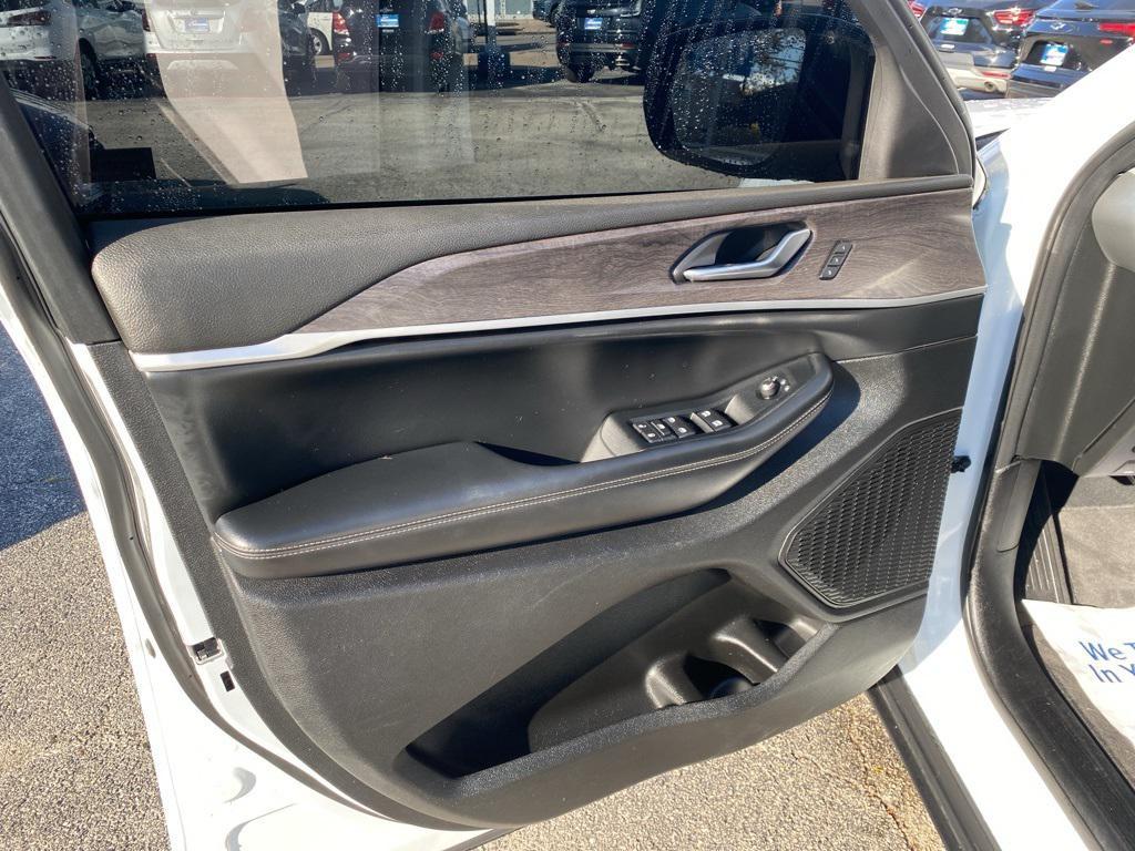 used 2024 Jeep Grand Cherokee car, priced at $28,490