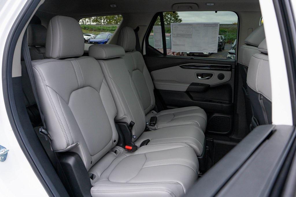 new 2025 Honda Pilot car, priced at $51,530
