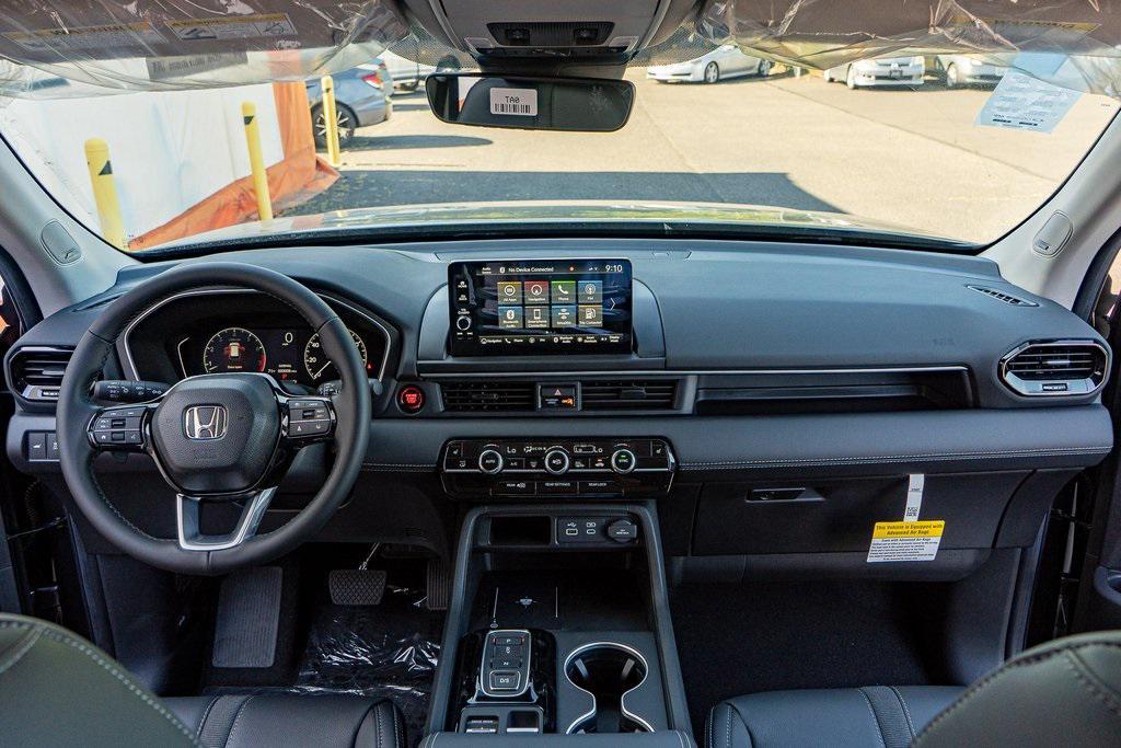 new 2025 Honda Pilot car, priced at $51,050