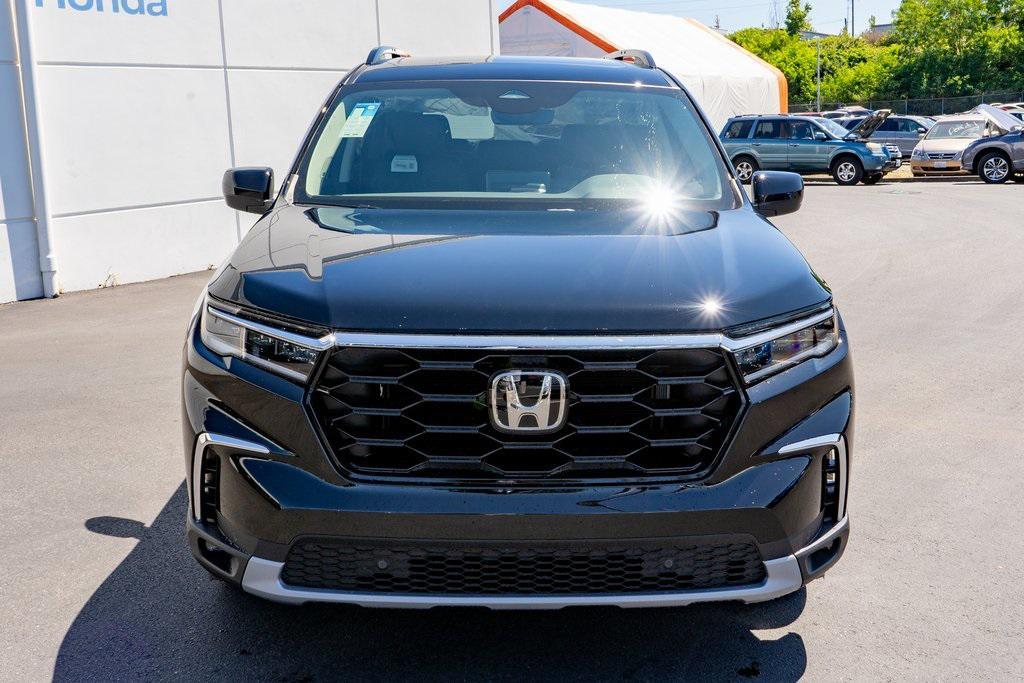new 2025 Honda Pilot car, priced at $47,689