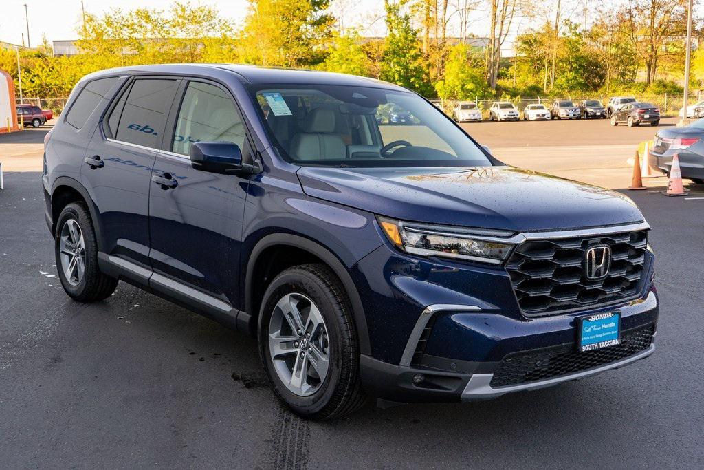 new 2025 Honda Pilot car, priced at $45,198