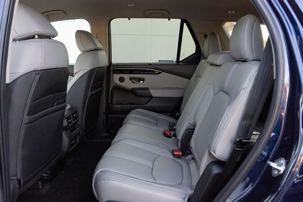 new 2025 Honda Pilot car, priced at $45,198