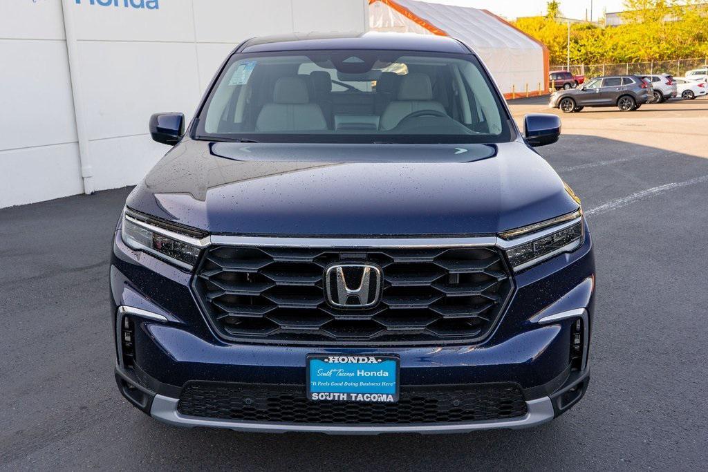 new 2025 Honda Pilot car, priced at $45,198
