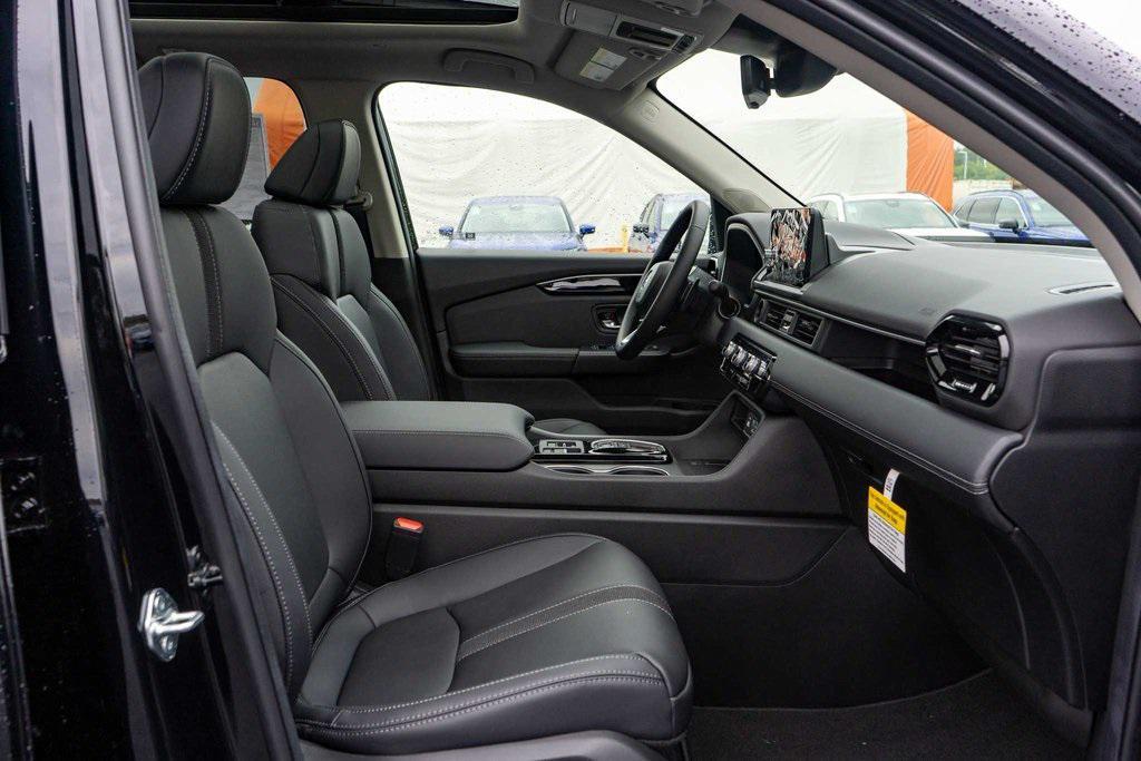 new 2025 Honda Pilot car, priced at $52,950