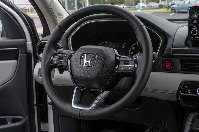 new 2025 Honda Pilot car, priced at $51,450