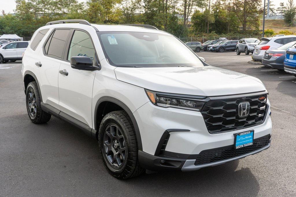 new 2025 Honda Pilot car, priced at $51,830