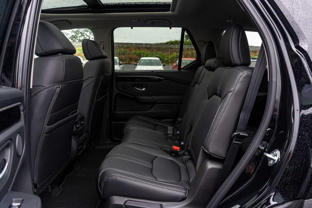 new 2025 Honda Pilot car, priced at $52,995