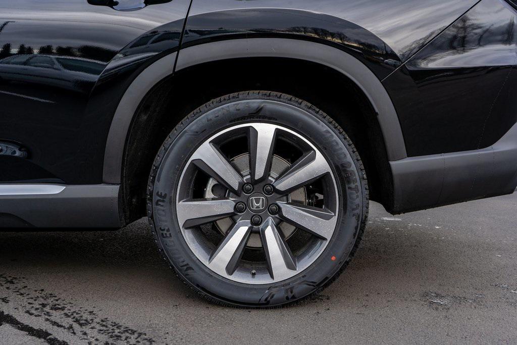 new 2025 Honda Pilot car, priced at $54,575