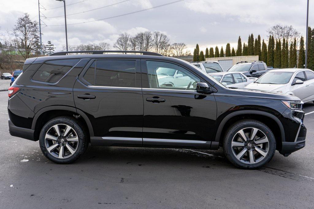 new 2025 Honda Pilot car, priced at $54,575
