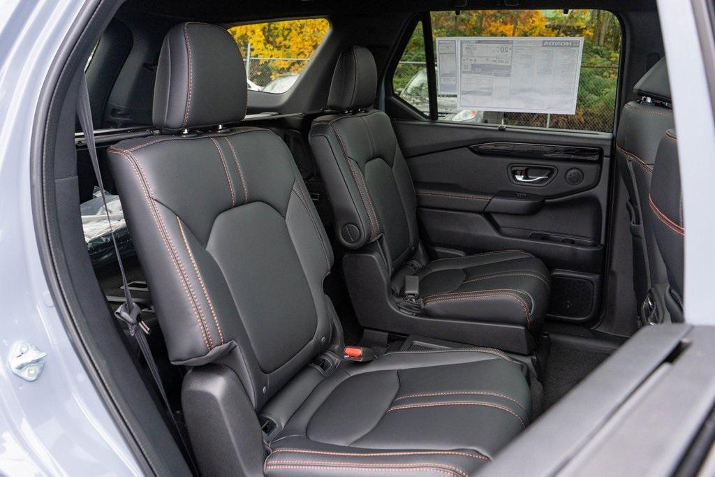 new 2025 Honda Pilot car, priced at $49,400