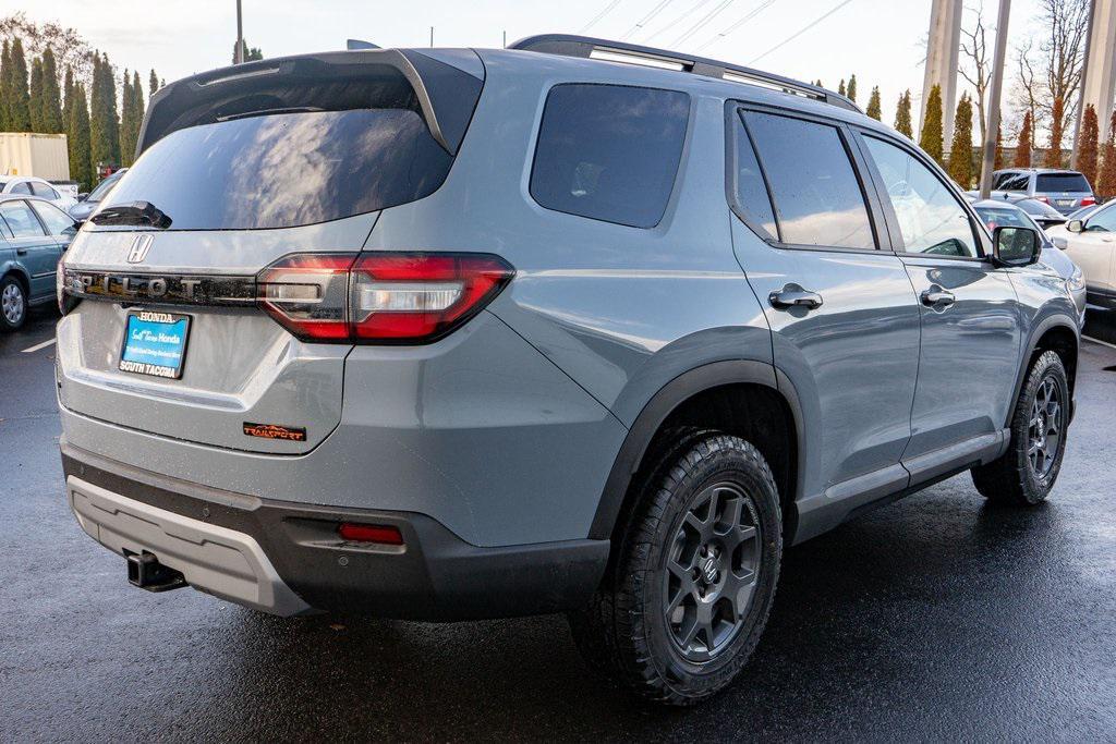new 2025 Honda Pilot car, priced at $49,400
