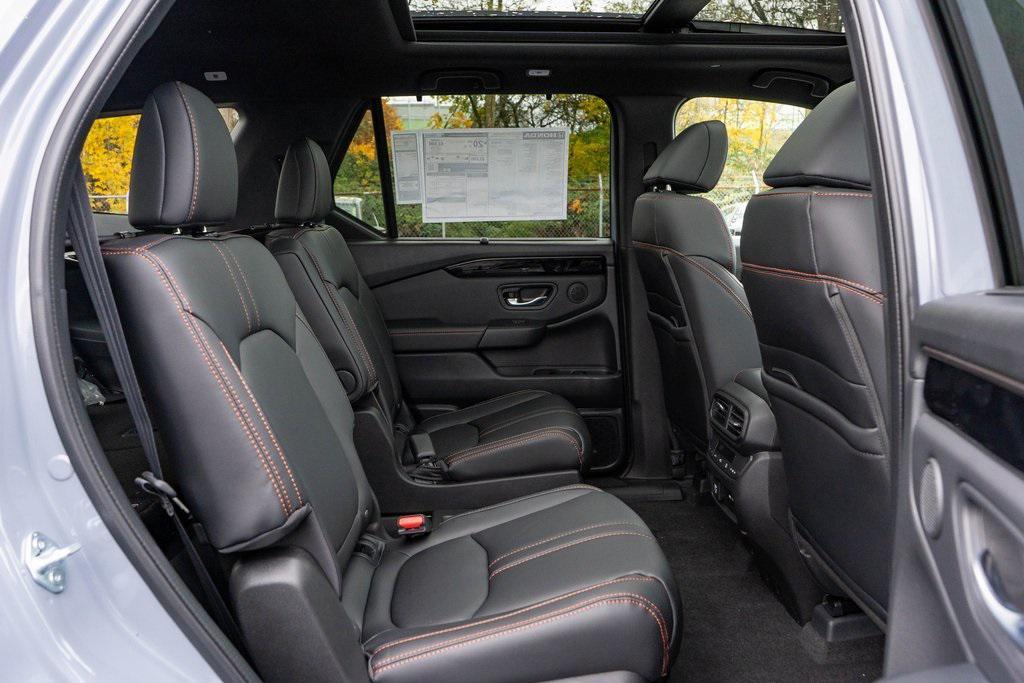 new 2025 Honda Pilot car, priced at $49,400