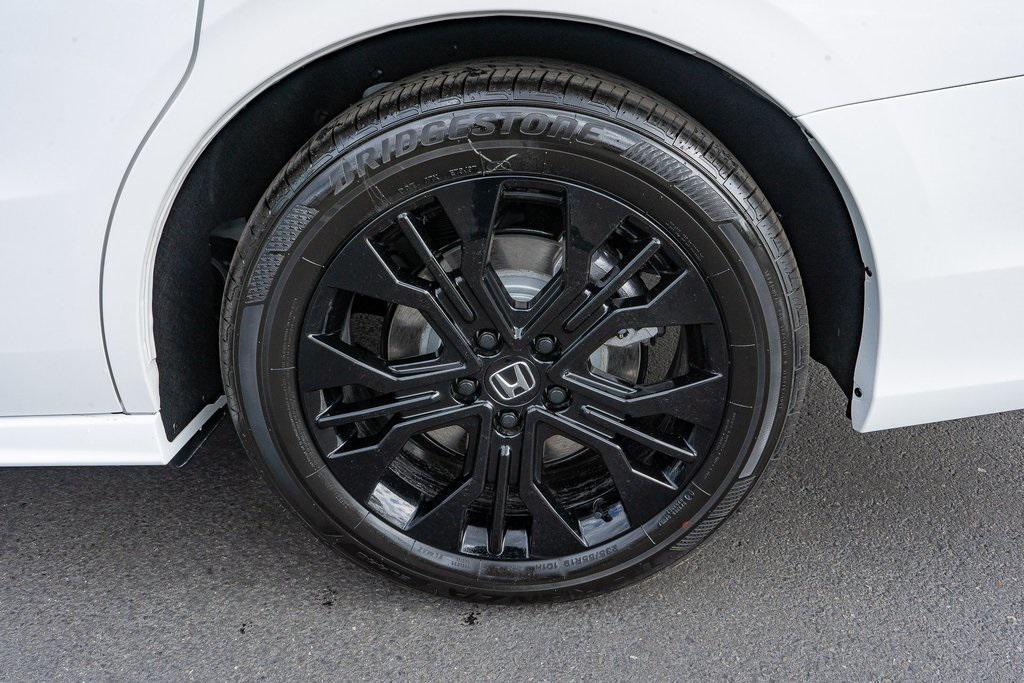 new 2026 Honda Odyssey car, priced at $43,987