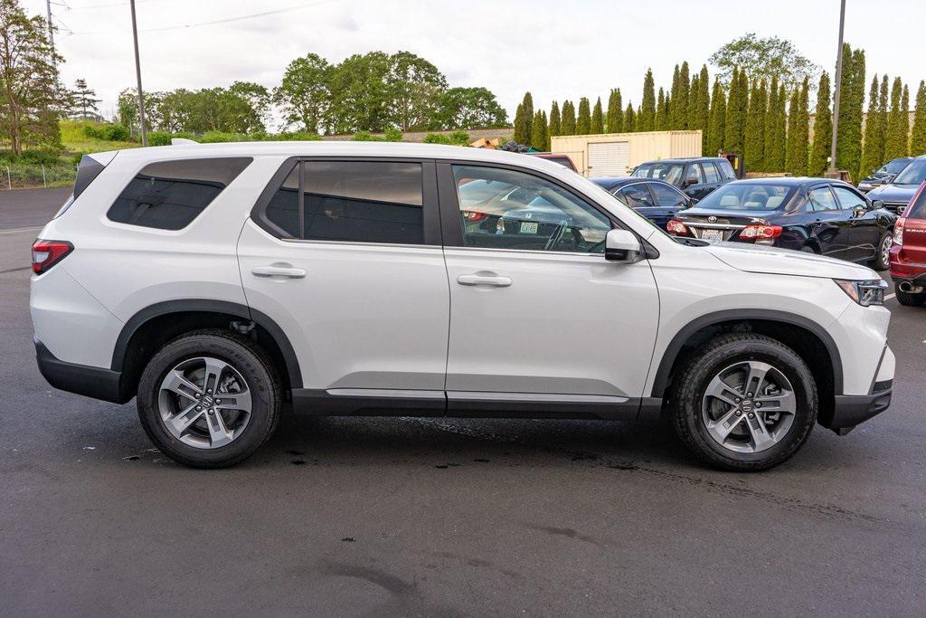 new 2025 Honda Pilot car, priced at $47,550