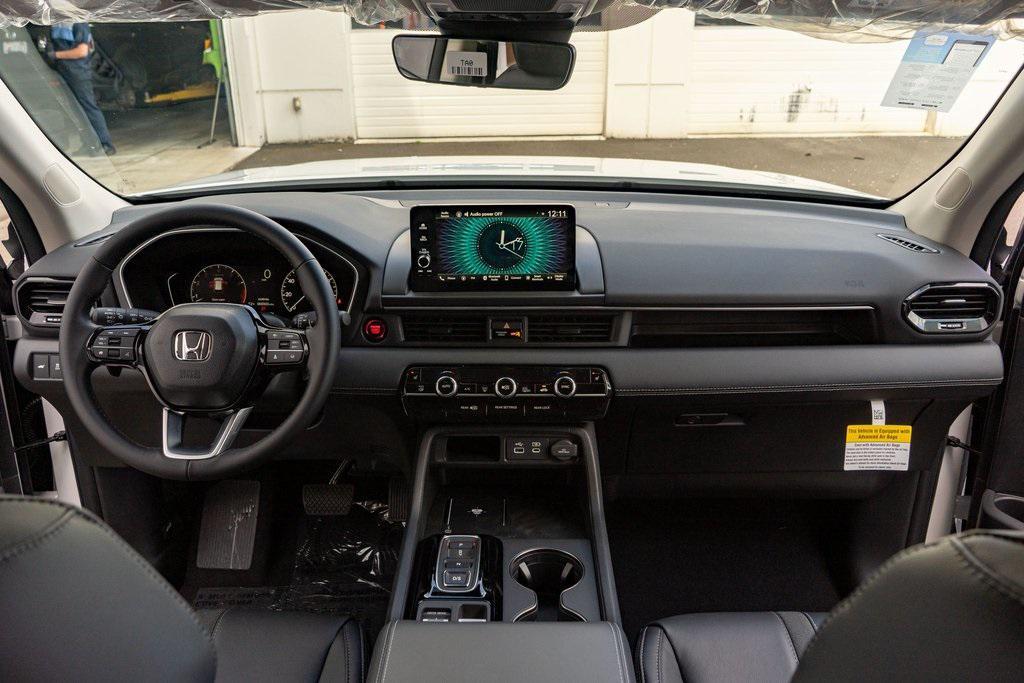 new 2025 Honda Pilot car, priced at $47,550