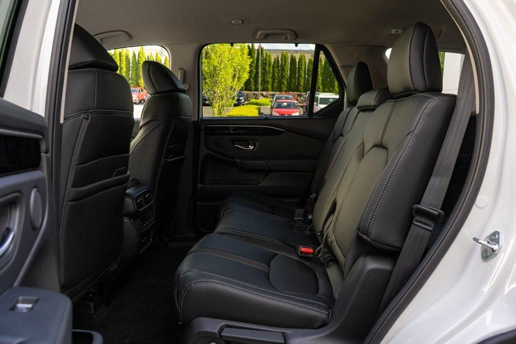 new 2025 Honda Pilot car, priced at $47,550