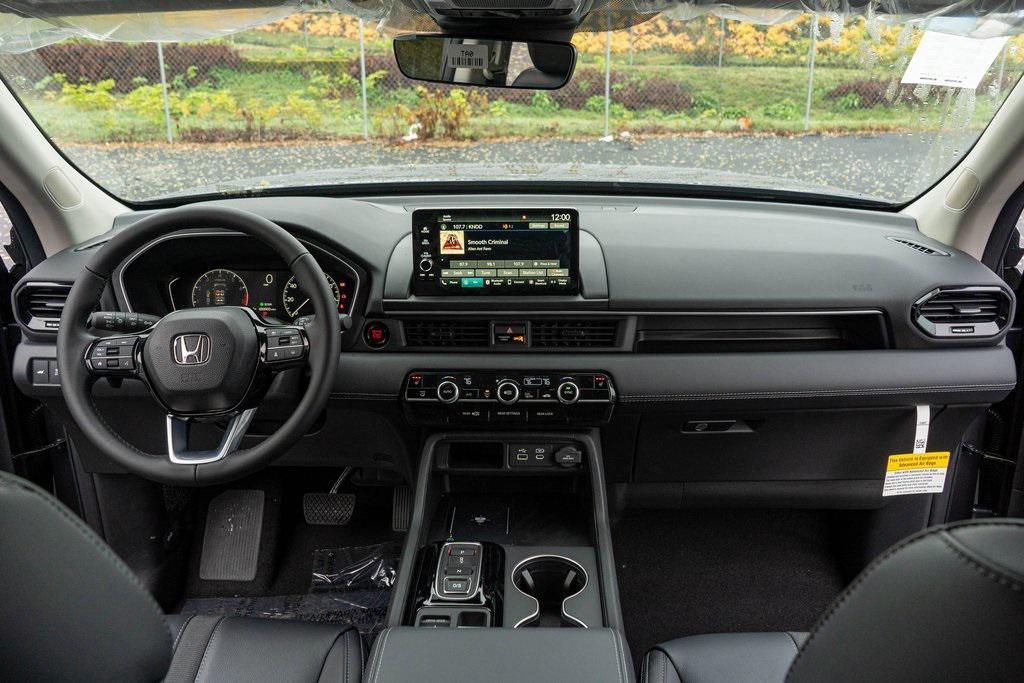 new 2025 Honda Pilot car, priced at $47,825