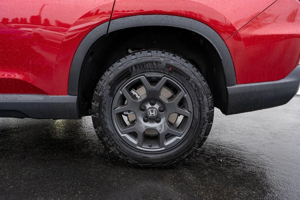 new 2025 Honda Pilot car, priced at $51,350