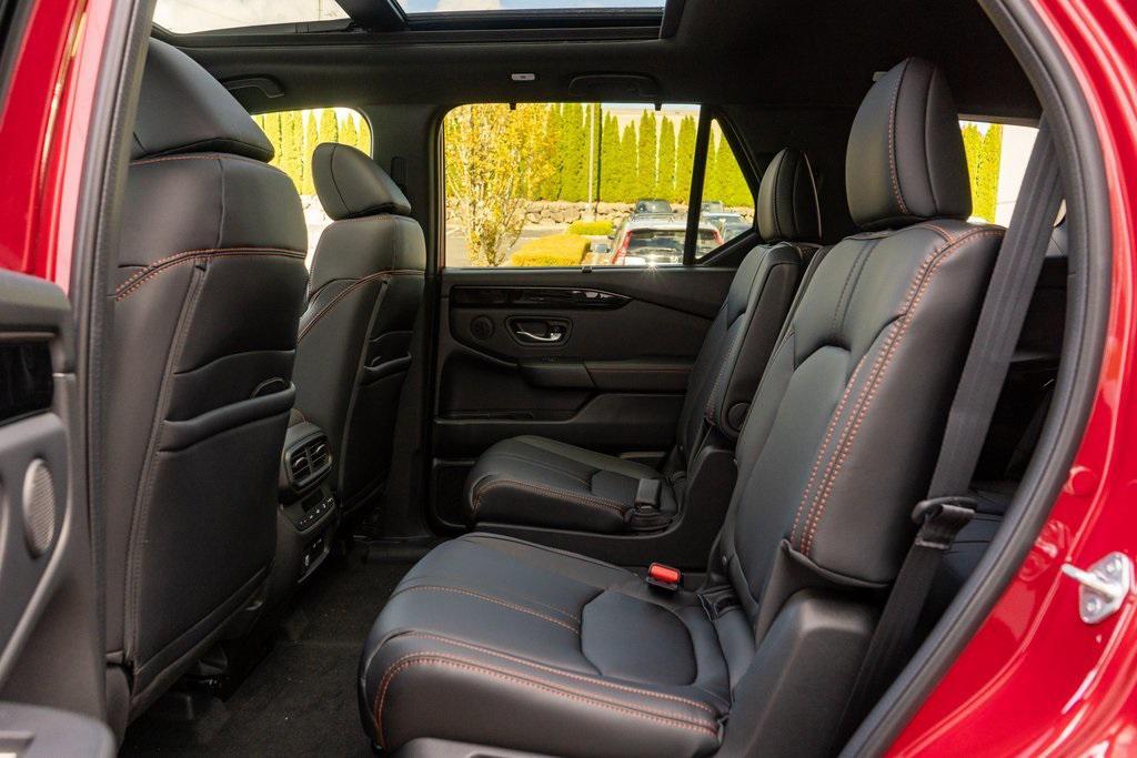 new 2025 Honda Pilot car, priced at $51,350