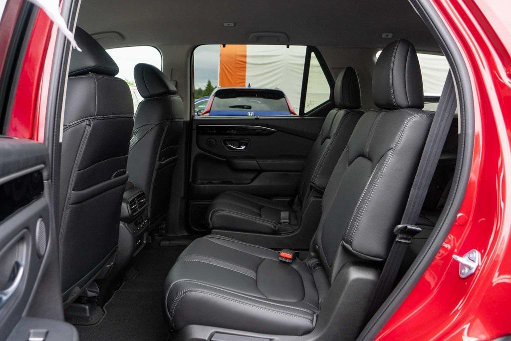 new 2025 Honda Pilot car, priced at $46,800
