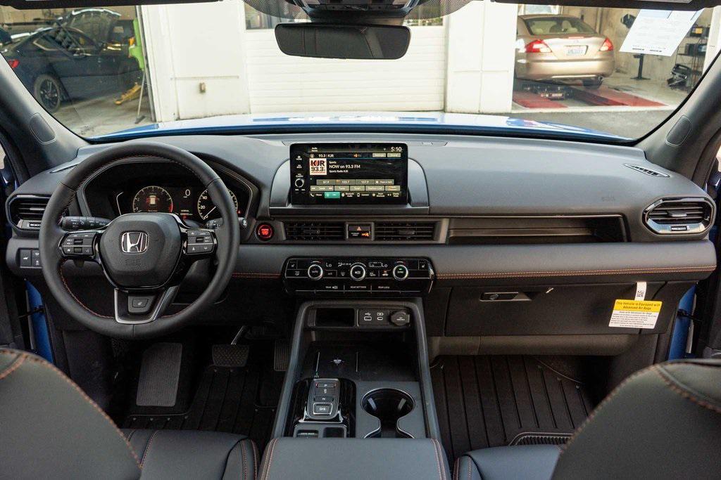new 2025 Honda Pilot car, priced at $51,350