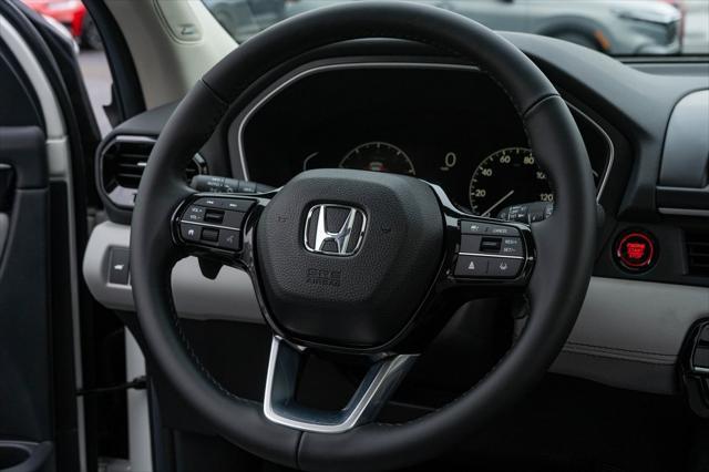 new 2025 Honda Pilot car, priced at $53,650