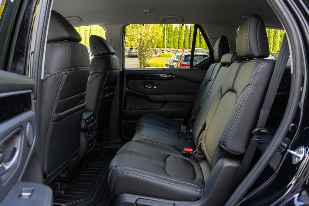 new 2025 Honda Pilot car, priced at $47,825