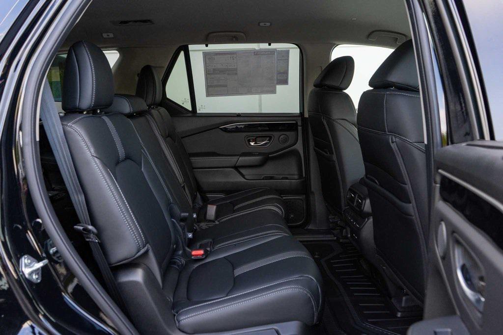 new 2025 Honda Pilot car, priced at $47,825