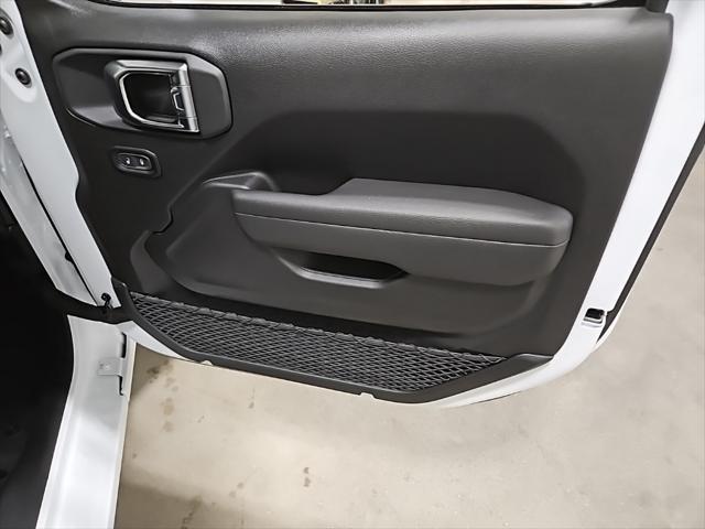 new 2025 Jeep Wrangler car, priced at $45,580