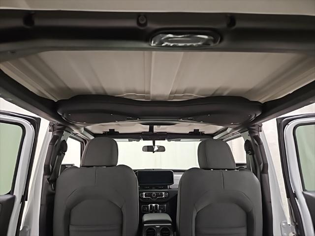 new 2025 Jeep Wrangler car, priced at $45,580