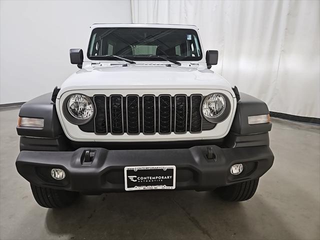 new 2025 Jeep Wrangler car, priced at $45,580