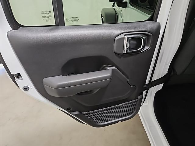 new 2025 Jeep Wrangler car, priced at $45,580