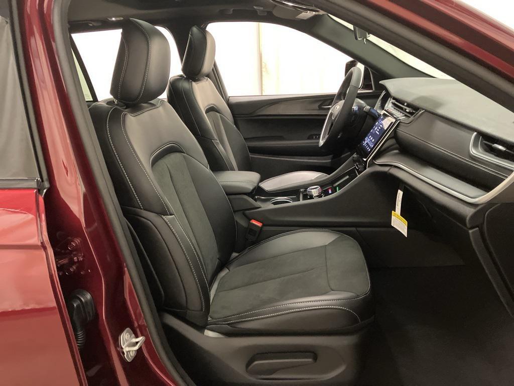 new 2025 Jeep Grand Cherokee car, priced at $44,355