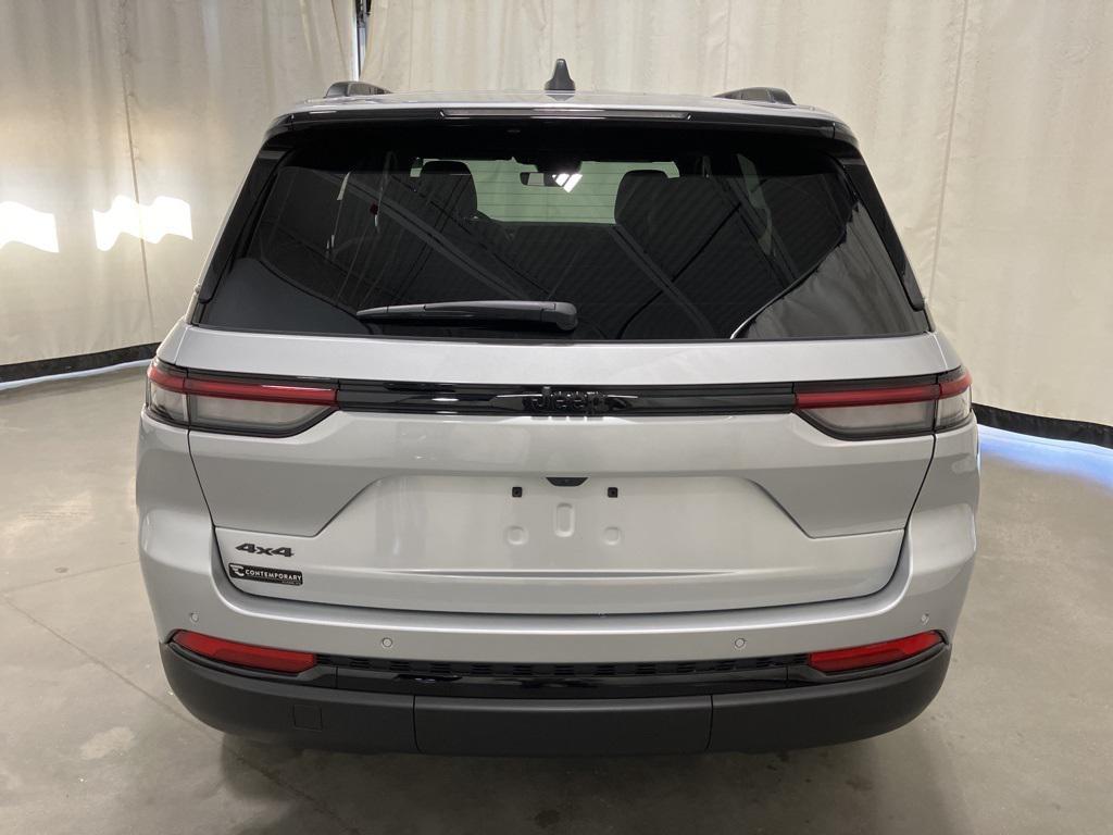 new 2025 Jeep Grand Cherokee car, priced at $41,990