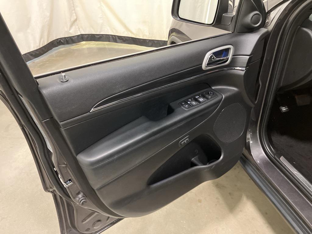 used 2021 Jeep Grand Cherokee car, priced at $27,556