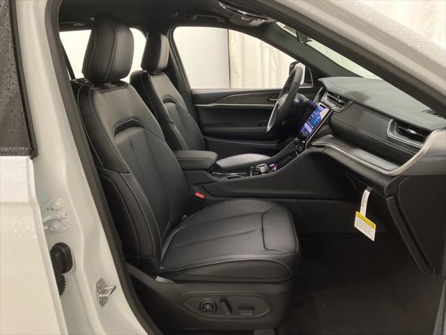 new 2025 Jeep Grand Cherokee car, priced at $44,286