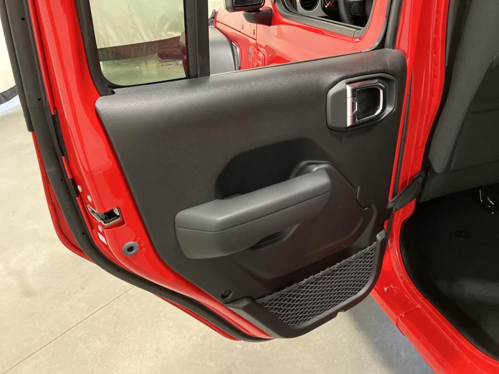 new 2025 Jeep Wrangler car, priced at $42,270